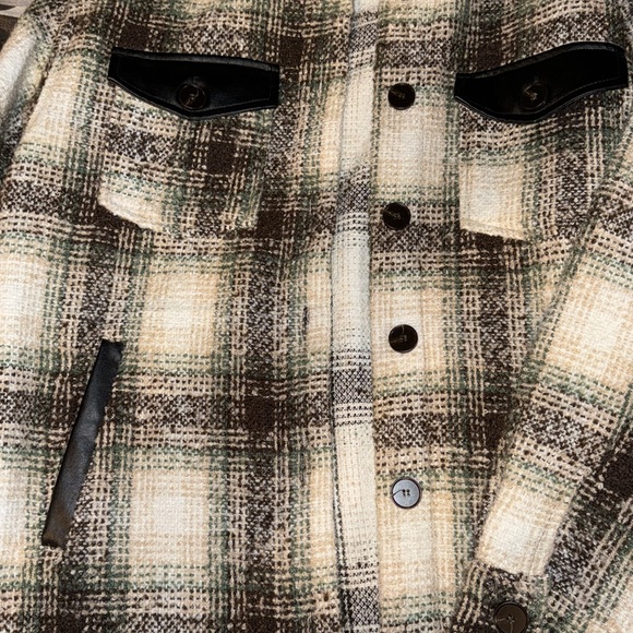 Shacket - Picture 2 of 4